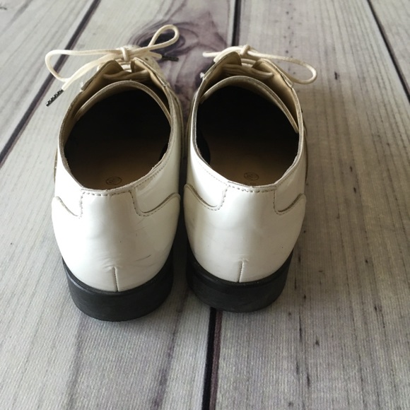 ★SOLD★White Shoes - Picture 3 of 11